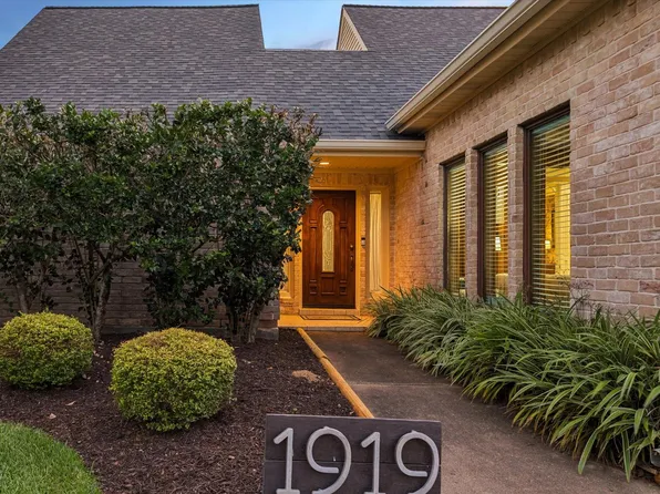 1919 Quarterpath Dr, Richmond, TX 77406