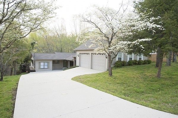 1st image of 110 Holly Tree Dr