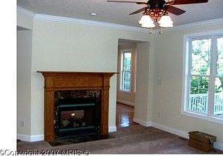 5th image of 1075 Lakeview Dr