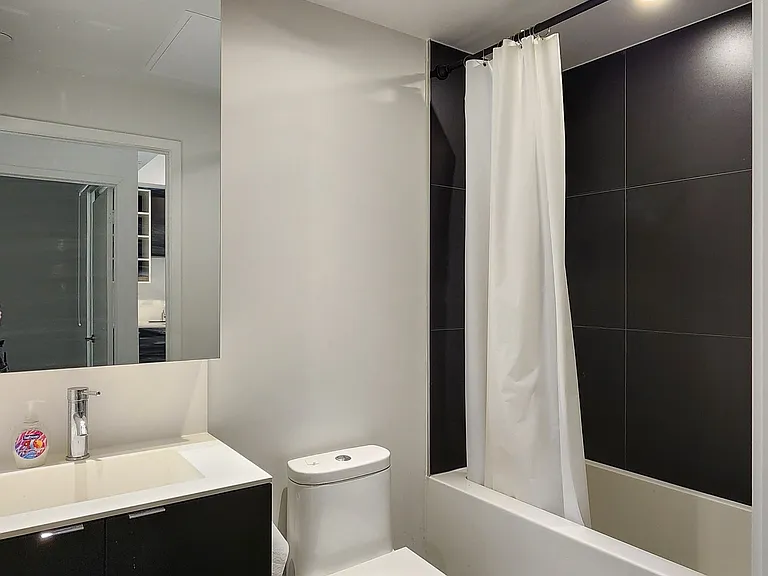 20 Edward St #2512 — Photo 7