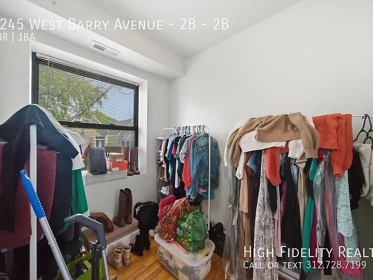 2245 W Barry Ave #2B — Photo 11