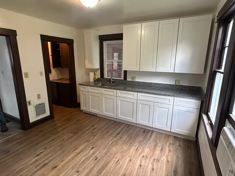521 Maple St — Photo 3