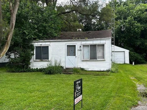 1328 Cutler St, Burton, MI 48509
