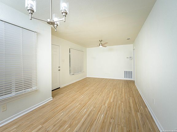 2nd image of 322 Chelsea Dr