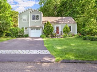 14 Wood Ridge Dr, Stamford, CT 06905