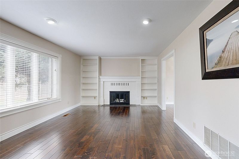 2nd image of 958 Abbott Road