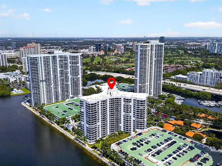 3600 Mystic Pointe Dr #310 — Photo 54