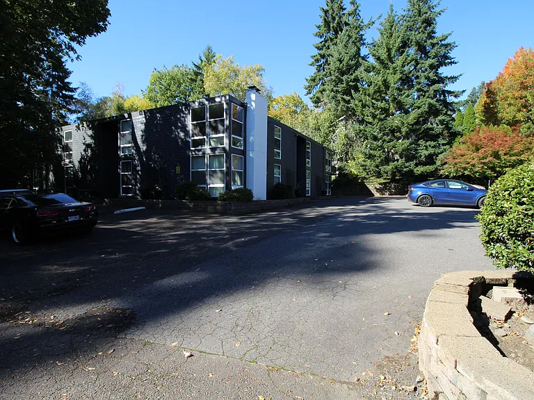 Westbay Apartments — Photo 1