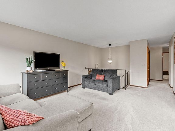 3rd image of 4656 Ridge Cliff Dr