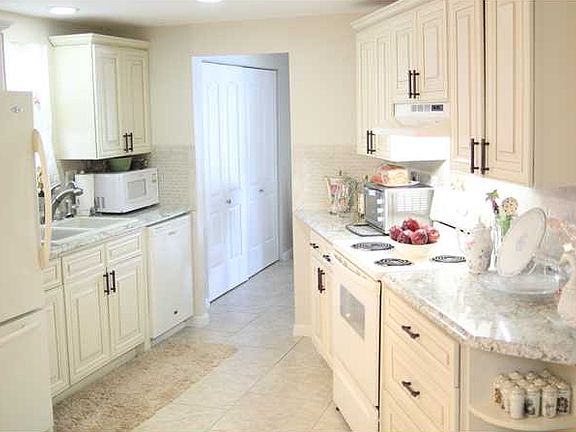 4th image of 2031 SW 83rd Ave