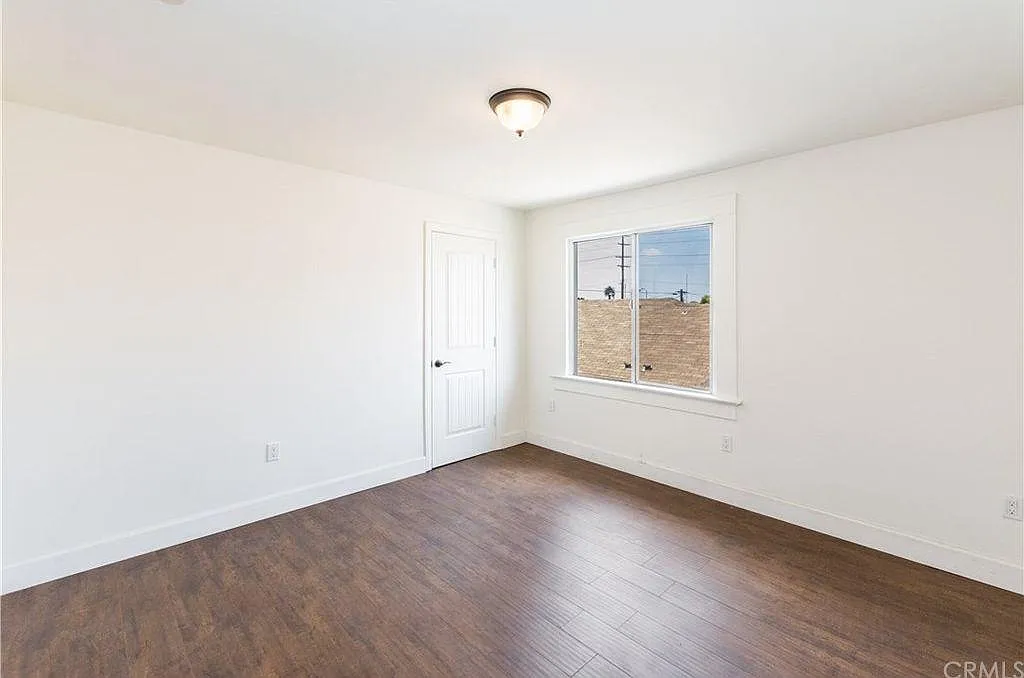 135 E 47th Pl — Photo 1