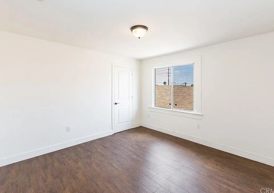 135 E 47th Pl