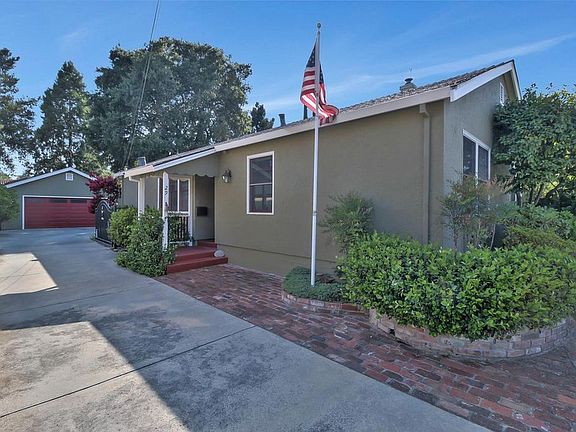 2nd image of 29 Mariposa Ave