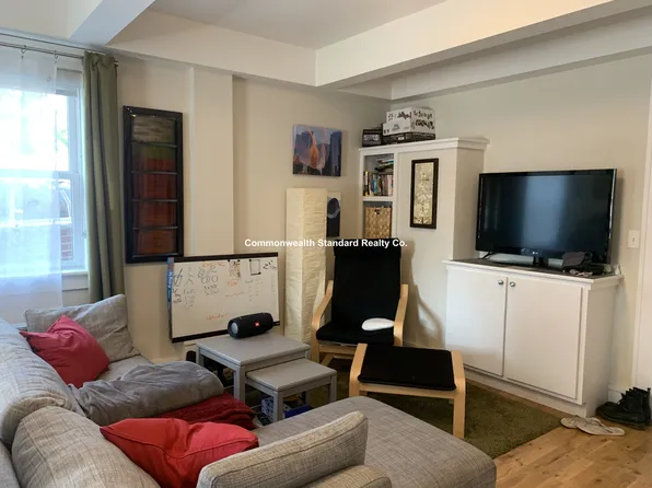 126 Charles St APT 2, Cambridge, MA 02141