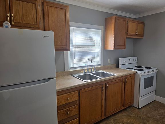 3rd image of 717 Huey St