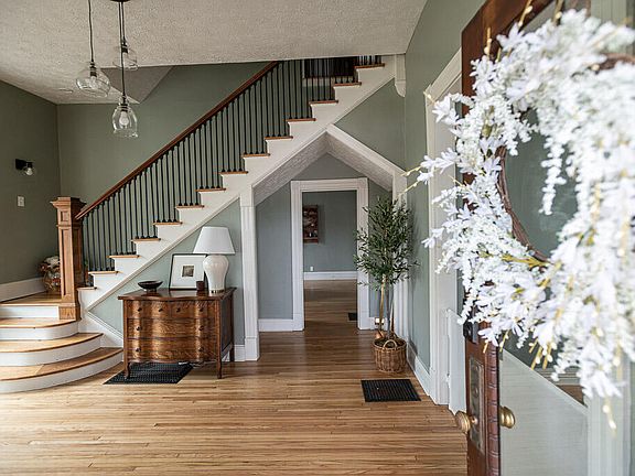 4th image of 816 W State Street