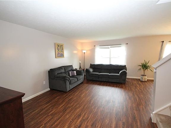3rd image of 77 Lianne Dr