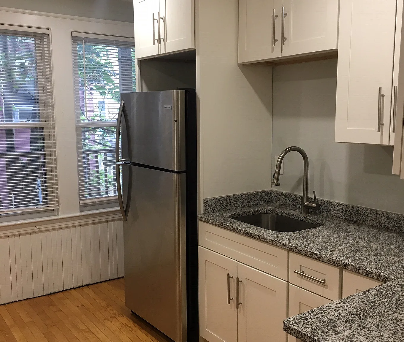 3 bed, 950 sqft, $3,150 — Photo 4