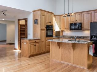 945 Walnut Hollow Rd, Brevard, NC 28712