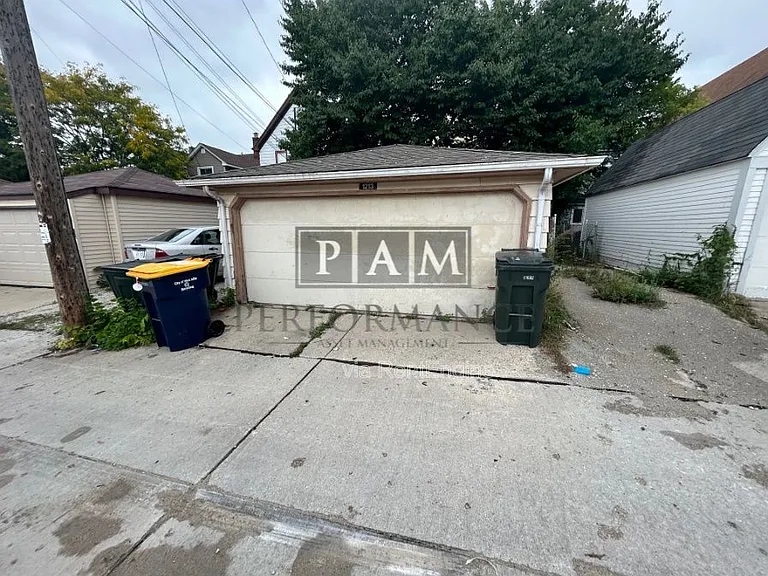 1213 S 72nd St — Photo 20