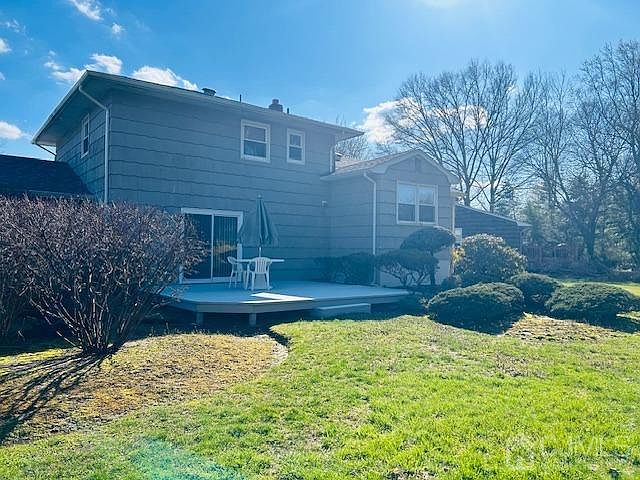 2nd image of 10 Eileen Ct