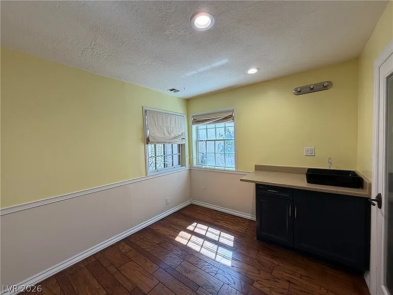3194 Bel Air Dr — Photo 26