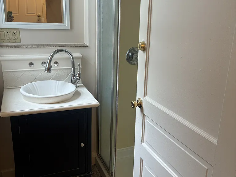 2714 Jefferson Ave — Photo 5