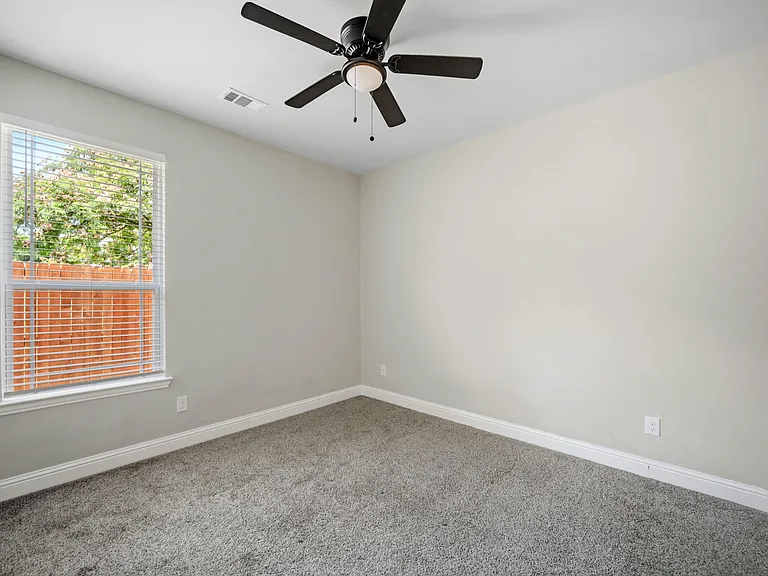 2125 Beaumont St — Photo 24