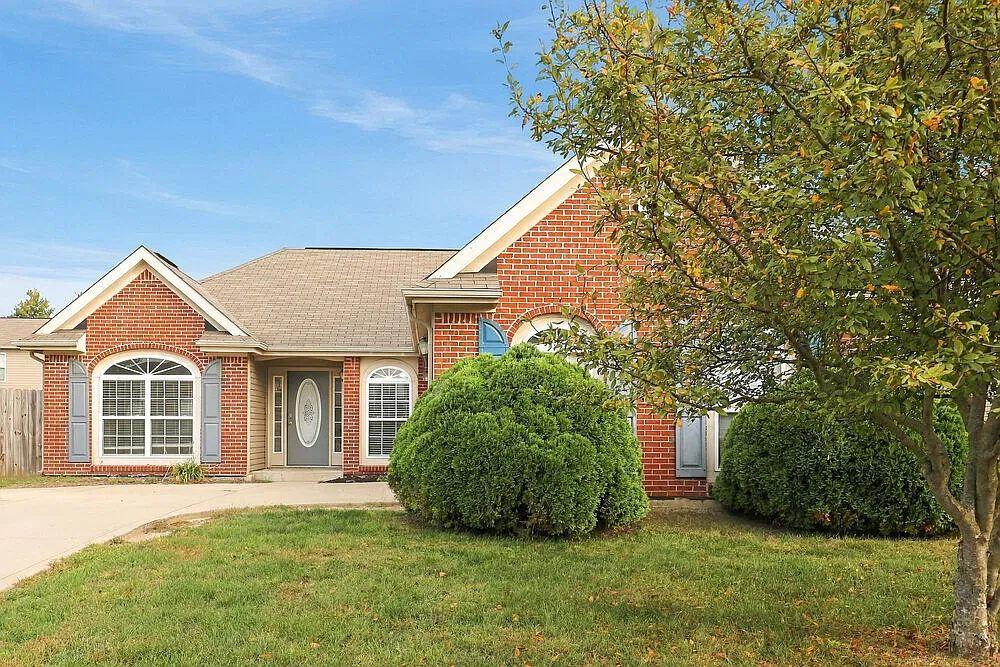 3 bed, 2.0 bath, 1416 sqft, $1,940 — Photo 1