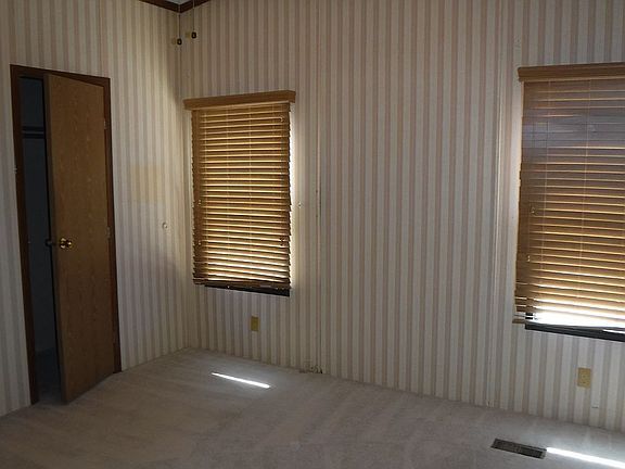 3rd image of 807 Greenbrier St