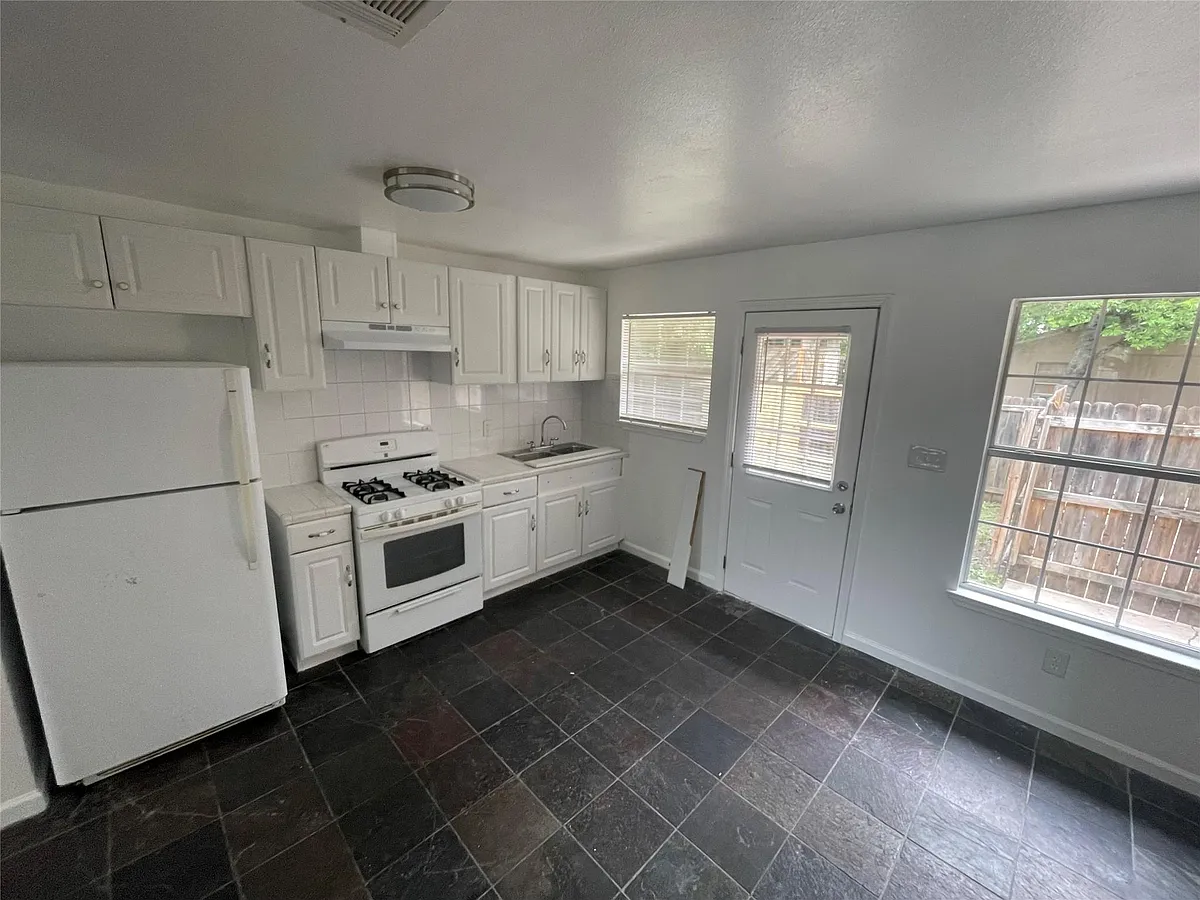 Building Photo - 2808 Lyons Rd #A