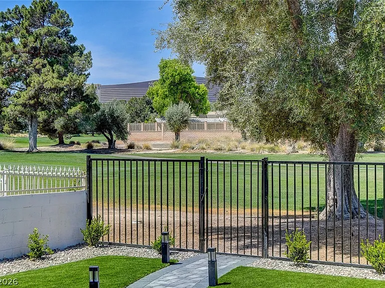2999 Bel Air Dr — Photo 50