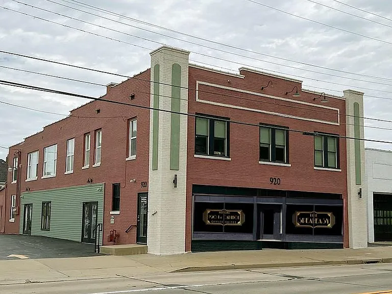 920 1st Capitol Dr — Photo 1