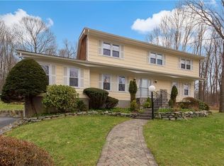 5 Seminary Ln, Granite Springs, NY 10527