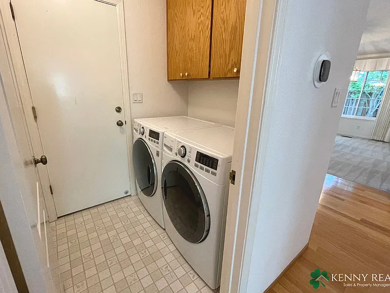 144 Glasgow Ln — Photo 10