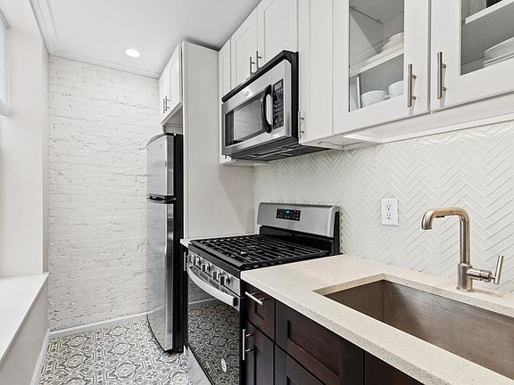 4th image of 14-23 31st Ave APT 2E