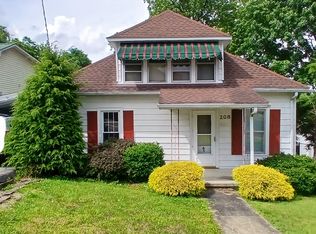 208 W 2nd St, Grayson, KY 41143
