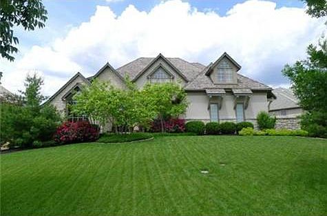 2nd image of 2404 NE Lake Breeze Dr