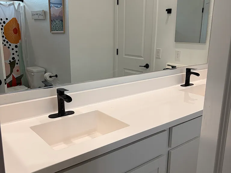 Jack/Jill Bathroom