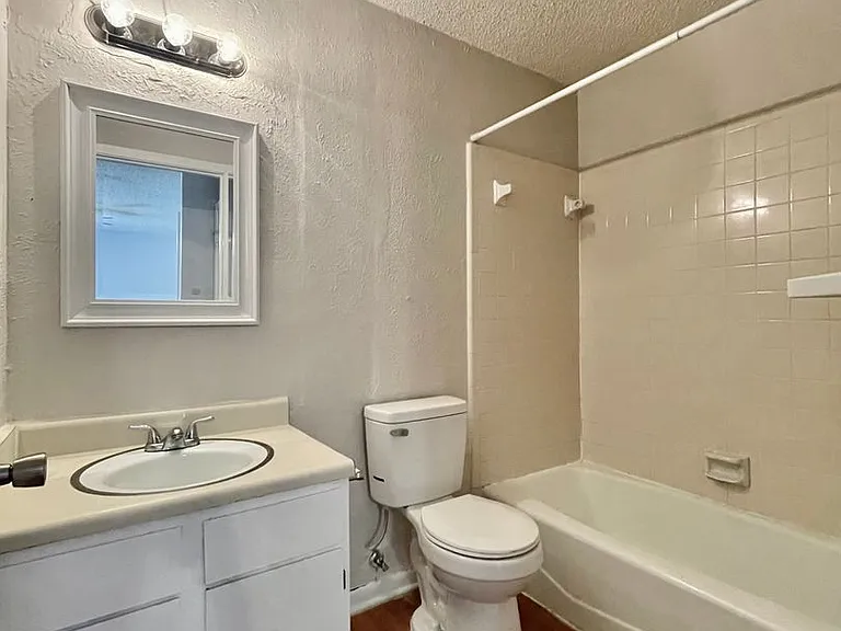 LBJ Apartments — Photo 24