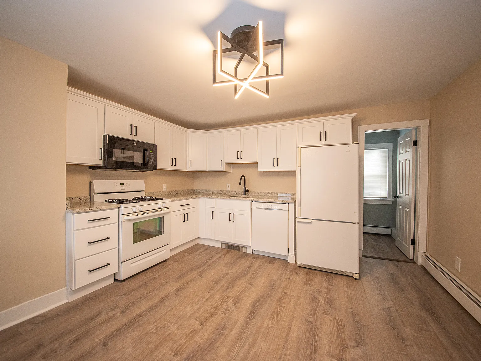 1 bed, 1050 sqft, $1,600 — Photo 3