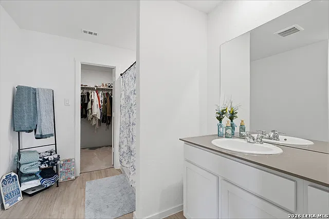 4 bed, 2.0 bath, 1668 sqft, $2,100 — Photo 2