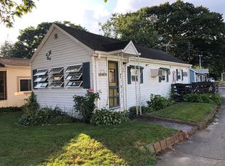 49 Andrew Comstock Rd, Warwick, RI 02886