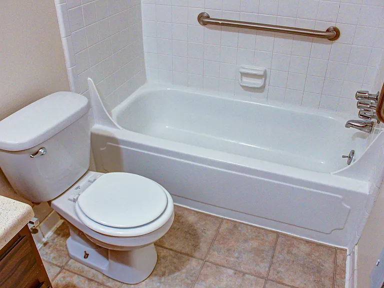 Marianne Manor Apartments — Photo 23