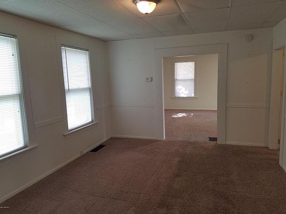 5th image of 1340 Emerald Ave NE