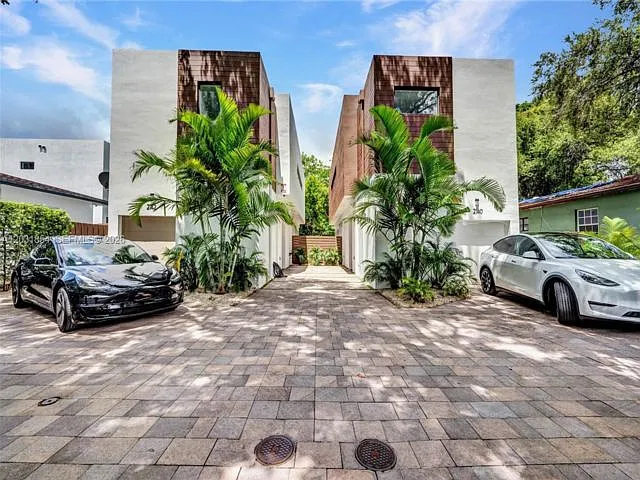 2740 SW 29th Ave — Photo 16