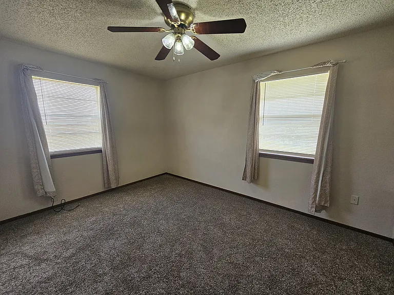 6110 SW Park Pl — Photo 16