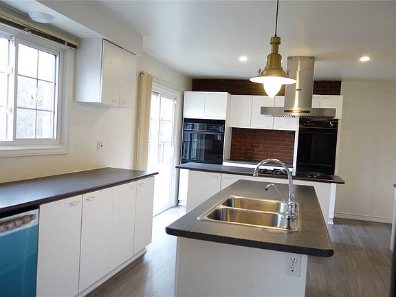 5th image of 11951 Yonge St