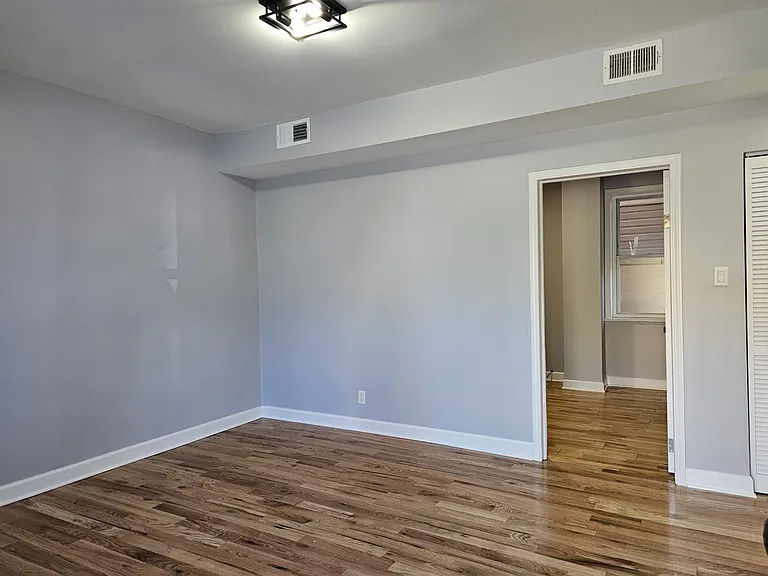 2500 W Pershing Rd #1R — Photo 12