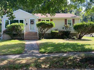 41 Raymond Cir, Peabody, MA 01960
